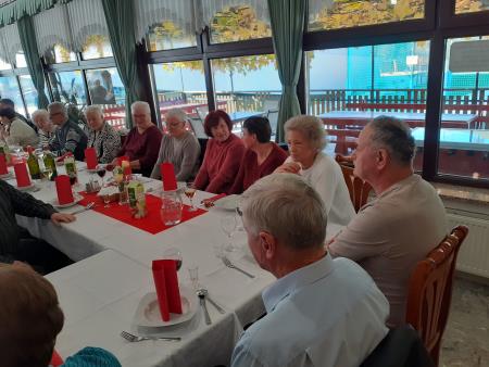 Upokojenci v jesenskem času9